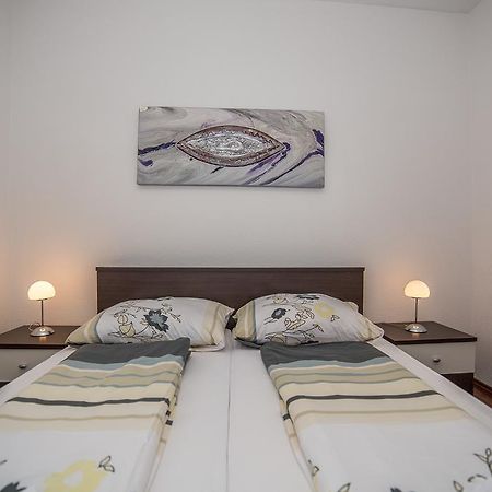 Apartments Kati Omis Exterior photo