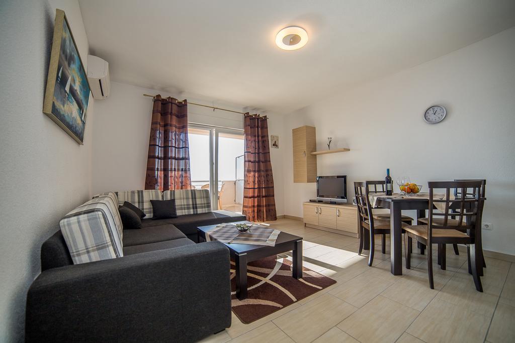 Apartments Kati Omis Exterior photo