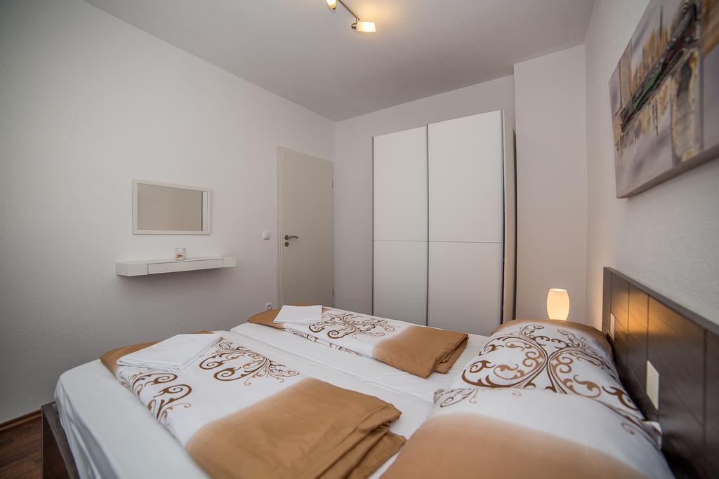 Apartments Kati Omis Exterior photo