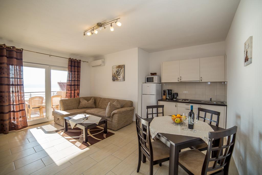 Apartments Kati Omis Exterior photo