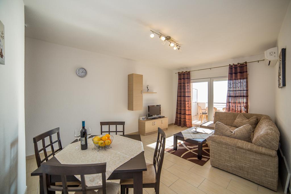 Apartments Kati Omis Exterior photo